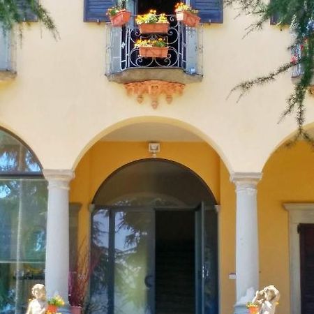 Villa Riva Lago - Apartment With Parking Тавернола Бергамаска Екстериор снимка